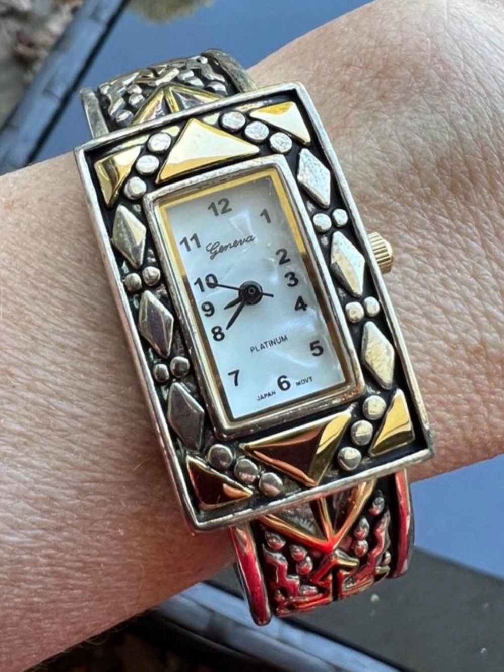 Vintage Y2K Geneva Two-Tone Decorative Women's Bracelet Watch - Gold & Silver